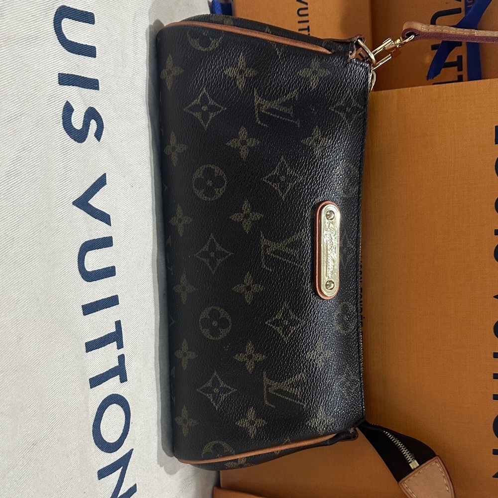 Louis Vuitton Monogram Crossbody Bag - Picture 3 of 16